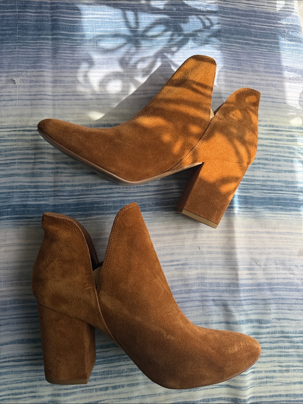 Michael Shannon Caramel Brown Suede Notch-Front Ankle Booties size 9.5
